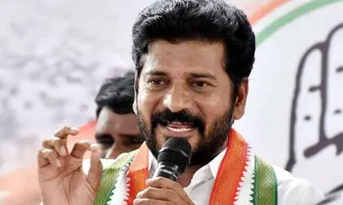 కార్మికులకు కేసీఆర్ ఇచ్చిన బహుమతి మోసం
