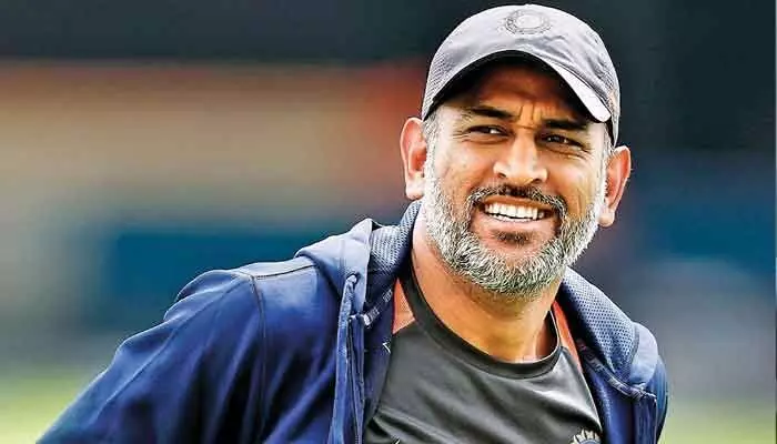 క్రికెట్లో ఆయనే నా రోల్ మోడల్.. ధోని ఇంట్రెస్టింగ్ కామెంట్స్ క్రికెట్లో ఆయనే నా రోల్ మోడల్.. ధోని ఇంట్రెస్టింగ్ కామెంట్స్
