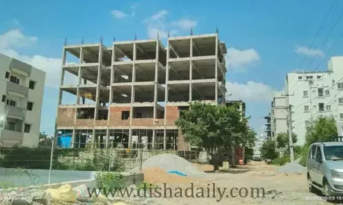 పుట్టగొడుగుల్లా అక్రమ నిర్మాణాలు...పట్టించుకోని అధికారులు