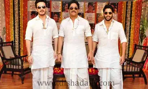 ది ఘోస్ట్ ప్రీరిలీజ్‌ ఈవెంట్‌కు కొడుకులతో నాగ్..