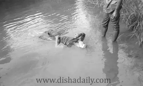 చేపల కోసం వాగులో కరెంటు .. చివరికి ఏమైందో తెలుసా..