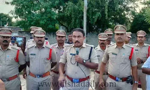 మావోయిస్టులకు సహకరించొద్దు - ఏసీపీ ఎడ్ల మహేష్