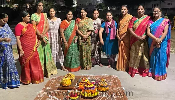 జీహెచ్ఎంసీలో మొదలైన బతుకమ్మ సంబరాలు..