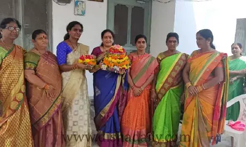 పూలను పూజించి, ప్రకృతిని ప్రేమించే గొప్ప పండుగ బతుకమ్మ : ఆకుల లలిత
