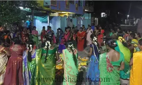 బతుకమ్మా.. నీ పాటకు దరువుల మోతమ్మ