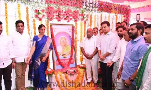 చాకలి ఐలమ్మకు నివాళులర్పించిన మంత్రి ఇంద్రకరణ్ రెడ్డి