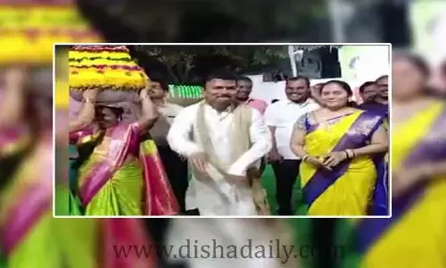 వివాదంలో తెలంగాణ హెల్త్ డైరెక్టర్.. డీజే టిల్లును మించిన పెర్ఫామెన్స్ (వీడియో)