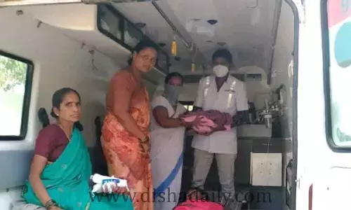 108 వాహనంలో మహిళ ప్రసవం - తల్లీబిడ్డ క్షేమం