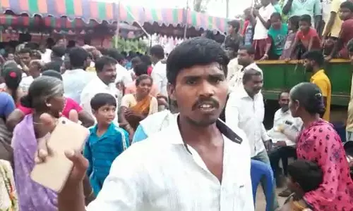 ఎమ్మెల్యే తాటికొండ రాజయ్యకు నిరసన సెగ (వీడియో)