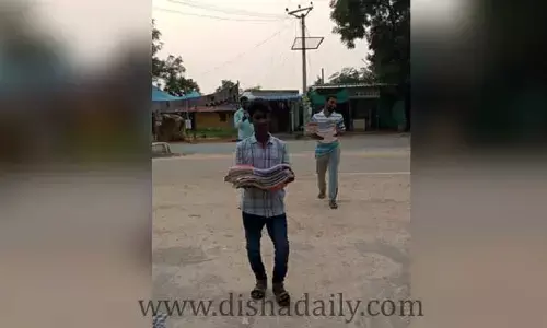 ప్రైవేటు వ్యక్తుల వద్దే రైతుల పహానీలు