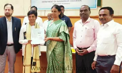 ఇంటర్ టాపర్ ను సన్మానించిన విద్యాశాఖమంత్రి