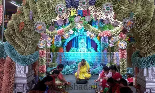 Wow.. అదిరిపోయిన దుర్గామాత లక్ష్మీదేవి అవతారం