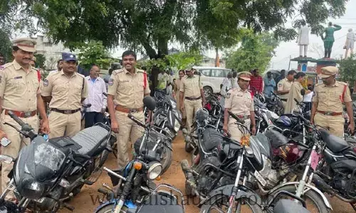 నేరాల నియంత్రణకే పోలీస్ కమ్యూనిటీ కాంటాక్ట్ ప్రోగ్రాం.. సీఐ అజయ్ బాబు
