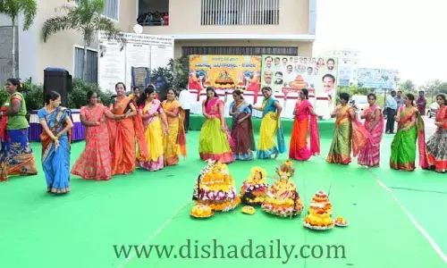 కామారెడ్డి కలెక్టరేట్ లో బతుకమ్మ సంబరాలు
