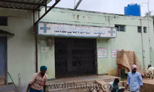 సమయపాలన పాటించని పశు వైద్యాధికారి