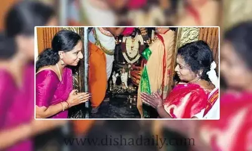 కవిత పూజలు .. సడన్‌గా ఎంట్రీ ఇచ్చిన గవర్నర్ తమిళి సై (వీడియో)