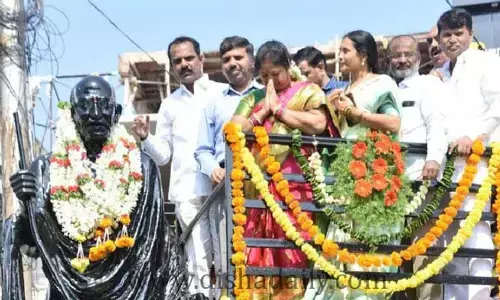 గాంధేయ మార్గం ఆదర్శం...అనుసరణీయం