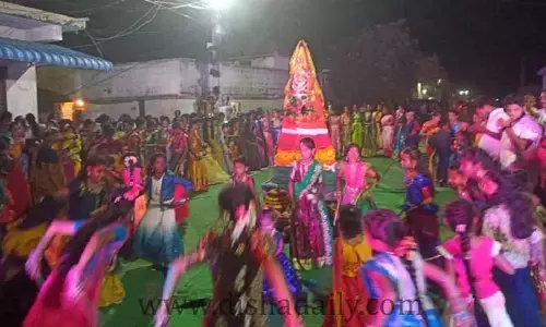 చిత్తూ చిత్తుల బొమ్మ శివునీ ముద్దుల గుమ్మా..