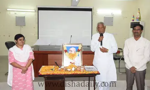 మహాత్మునికి ఘన నివాళులర్పించిన జిల్లా అధికారులు, నాయకులు