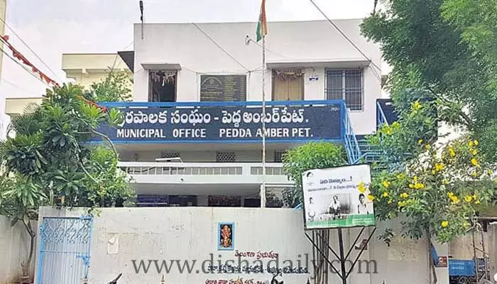 అధికారుల అత్యుత్సాహం.. ఇళ్ల యజమానులకు ఇక్కట్లు... అధికారుల అత్యుత్సాహం.. ఇళ్ల యజమానులకు ఇక్కట్లు...
