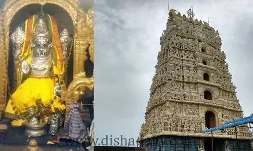 ఈ ఆలయంలో దేవుడు మునివేళ్లపై నిలుచుని భక్తుల కోసం ఎదురు చూస్తుంటాడు..
