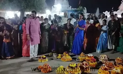 సద్దుల బతుకమ్మ వేడుకల్లో విద్యాశాఖ మంత్రి