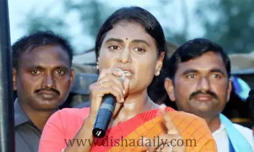 YS షర్మిలపై ఎస్సీ, ఎస్టీ అట్రాసిటీ కేసు నమోదు