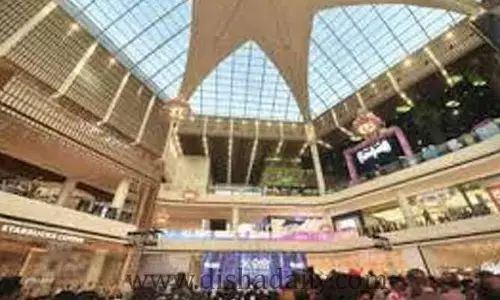 షాపింగ్ మాల్స్ పై కేసులు నమోదు