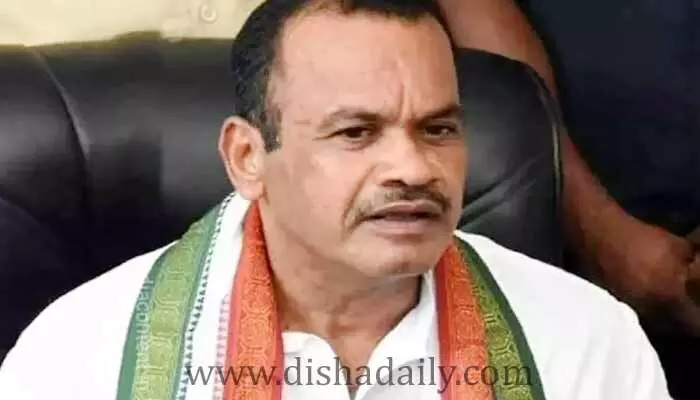 మునుగోడు బైపోల్ వేళ.. టీ-కాంగ్రెస్కు ఎంపీ కోమటిరెడ్డి బిగ్ షాక్! మునుగోడు బైపోల్ వేళ.. టీ-కాంగ్రెస్కు ఎంపీ కోమటిరెడ్డి బిగ్ షాక్!