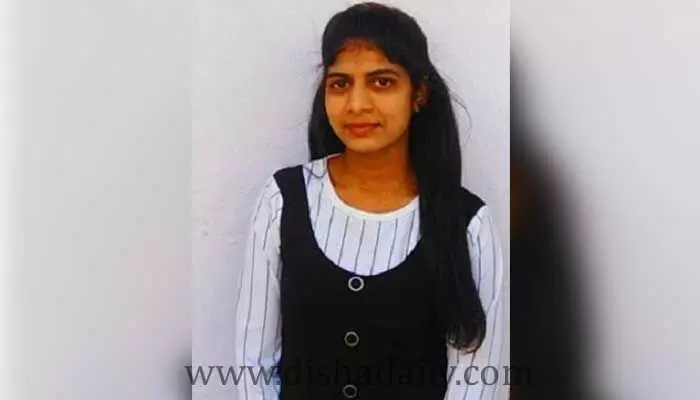 హోటల్ తెరవడానికి వెళ్లిన యువతి ఏమయిందో తెలుసా.. హోటల్ తెరవడానికి వెళ్లిన యువతి ఏమయిందో తెలుసా..