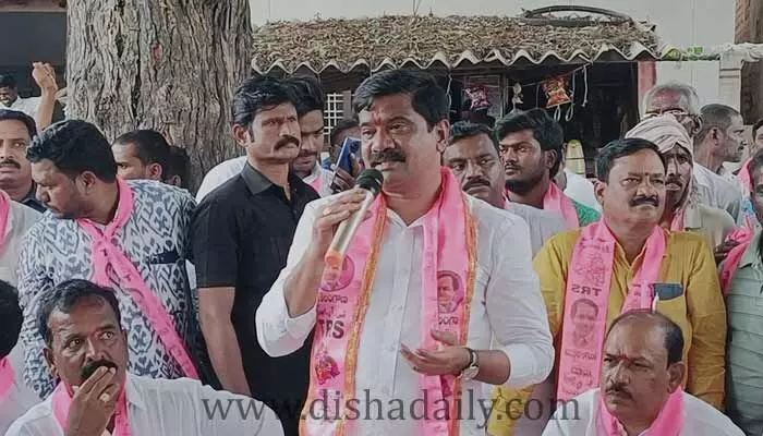 కారు గుర్తుపై రాజగోపాల్ రెడ్డి గెలిచిండు... మంత్రి వేముల ప్రశాంత్ రెడ్డి టంగ్ స్లిప్(వీడియో) కారు గుర్తుపై రాజగోపాల్ రెడ్డి గెలిచిండు... మంత్రి వేముల ప్రశాంత్ రెడ్డి టంగ్ స్లిప్(వీడియో)