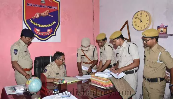 హోంగార్డ్స్ కార్యాలయాన్ని తనిఖీ చేసిన హోం గార్డ్ కమాండెంట్ హోంగార్డ్స్ కార్యాలయాన్ని తనిఖీ చేసిన హోం గార్డ్ కమాండెంట్