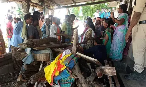 నిందితుని ఇంటి ముందే దంపతుల మృతదేహాలను దహనం చేస్తాం..