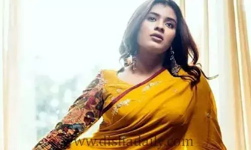 ఎల్లో కలర్ శారీలో అబ్బా.. అనిపిస్తున్న హెబ్బా