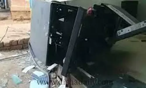 ఏటీఎం మిషన్లను ధ్వంసం చేసిన దుండగులు