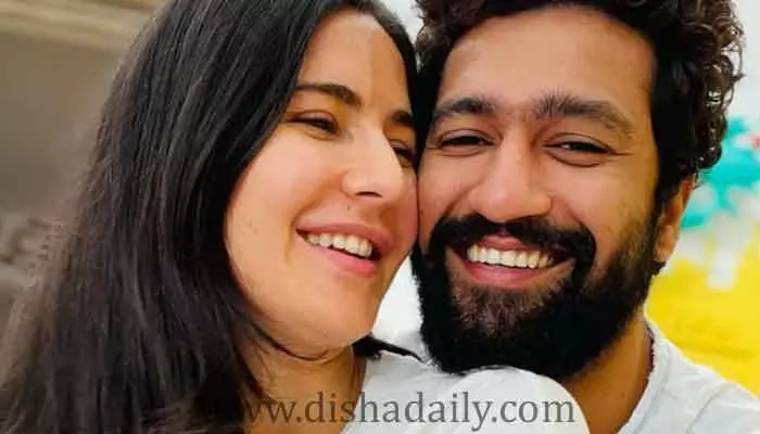 కర్వా చౌత్ వేడుకల్లో మెరిసిన కత్రిన-విక్కీ జంట.. పిక్స్ వైరల్..! కర్వా చౌత్ వేడుకల్లో మెరిసిన కత్రిన-విక్కీ జంట.. పిక్స్ వైరల్..!
