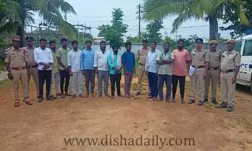 చట్టం ఎవరికీ చుట్టం కాదు.. చట్టాన్ని ఉల్లంఘిస్తే చర్యలు తప్పవు