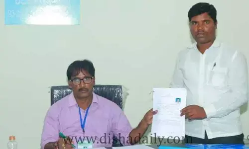 మునుగోడులో నామినేషన్ వేసిన చేవెళ్ల వాసి
