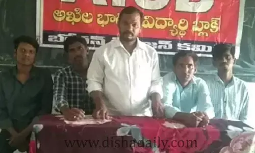 ఆ కళాశాల యాజమాన్యంపై చర్యలు తీసుకోవాలి