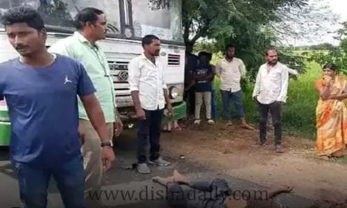 బస్సు, ద్విచక్ర వాహనం ఢీ.. యువకుడు మృతి