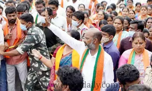 Munugode by-poll: రంగంలోకి కాషాయ దళపతి బండి సంజయ్.. ప్రచార అస్త్రం ఇదే!