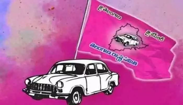 గులాబీ నేతల్లో అసంతృప్తి.. పార్టీలో ప్రాధాన్యత ఇవ్వడం లేదని మండిపాటు గులాబీ నేతల్లో అసంతృప్తి.. పార్టీలో ప్రాధాన్యత ఇవ్వడం లేదని మండిపాటు