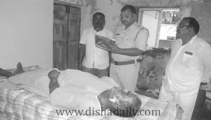 అప్పుల బాధ భరించలేక రైతు ఆత్మహత్య అప్పుల బాధ భరించలేక రైతు ఆత్మహత్య