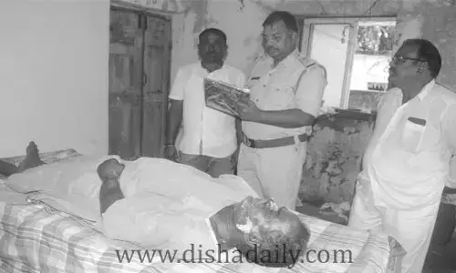 అప్పుల బాధ భరించలేక రైతు ఆత్మహత్య