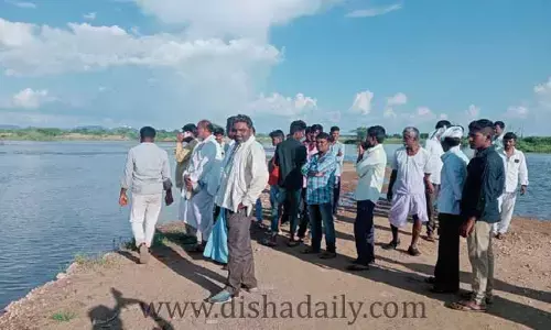 చేపల వేటకు వెళ్లి యువకుడి గల్లంతు