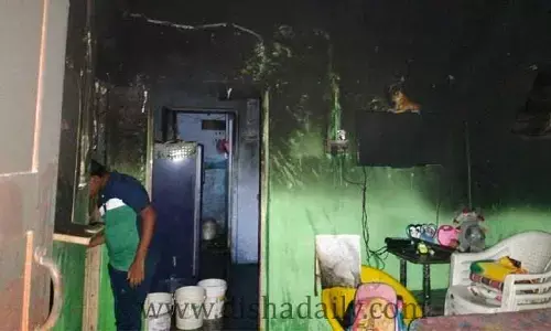 షార్ట్ సర్క్యూట్ తో ఇల్లు దగ్ధం..