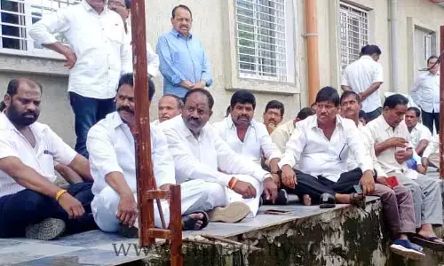 టీఆర్ఎస్‌ నాయకుల అండతో కబ్జా.. దిశ కథనంతో రంగంలోకి బీజేపీ నేతలు!