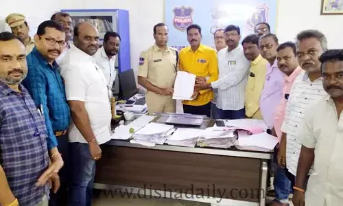మరోసారి జ‌ర్నలిస్టుల స్థలం క‌బ్జాయ‌త్నం.. దౌర్జన్యంగా ఇళ్ల కూల్చివేత!
