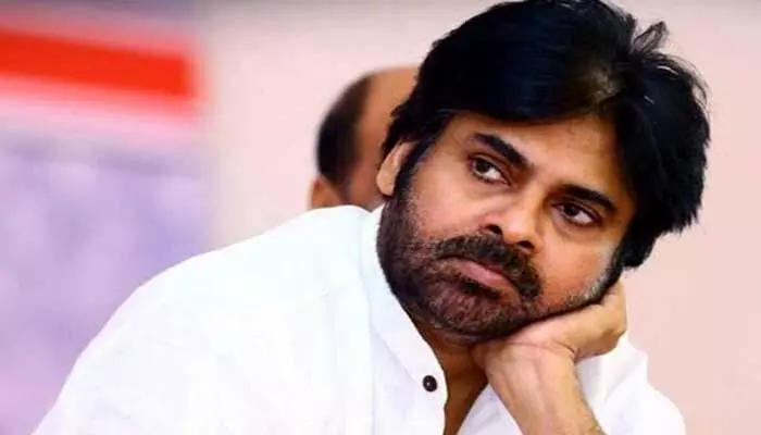 తడబడుతున్న పవన్ అడుగులు! భవిష్యత్తు గురించేనా తడబడుతున్న పవన్ అడుగులు! భవిష్యత్తు గురించేనా