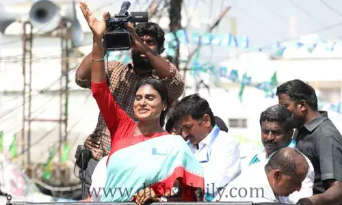 వైఎస్సార్ పెట్టిన పథకాలను కేసీఆర్ భ్రష్టు పట్టించాడు